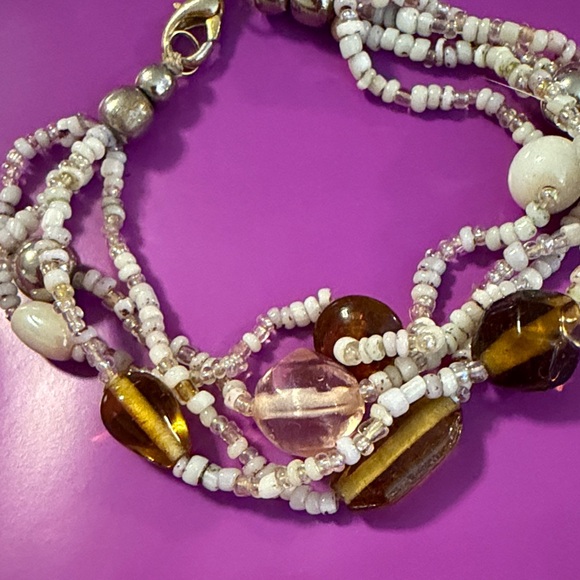 Elegant Beaded Bracelet with Gold and Silver Accents - Picture 2 of 3